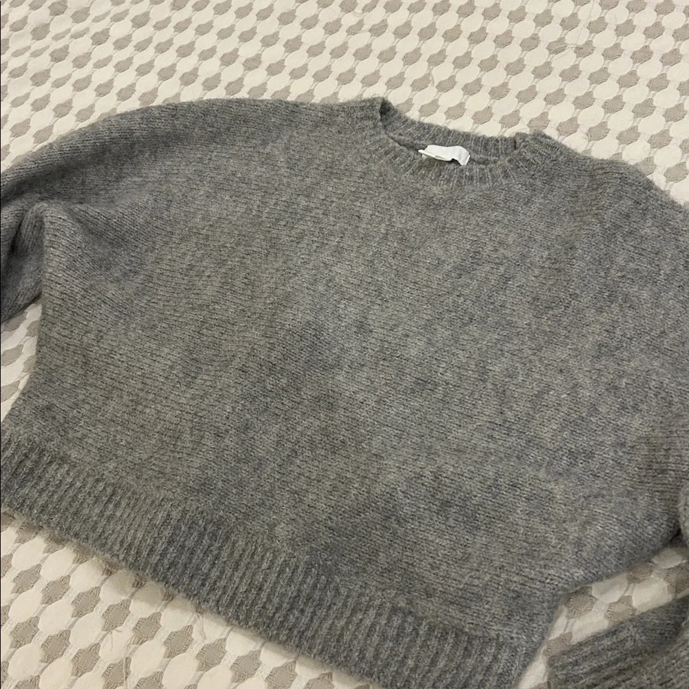 H&M cropped and boxy sweater - Picture 2 of 5